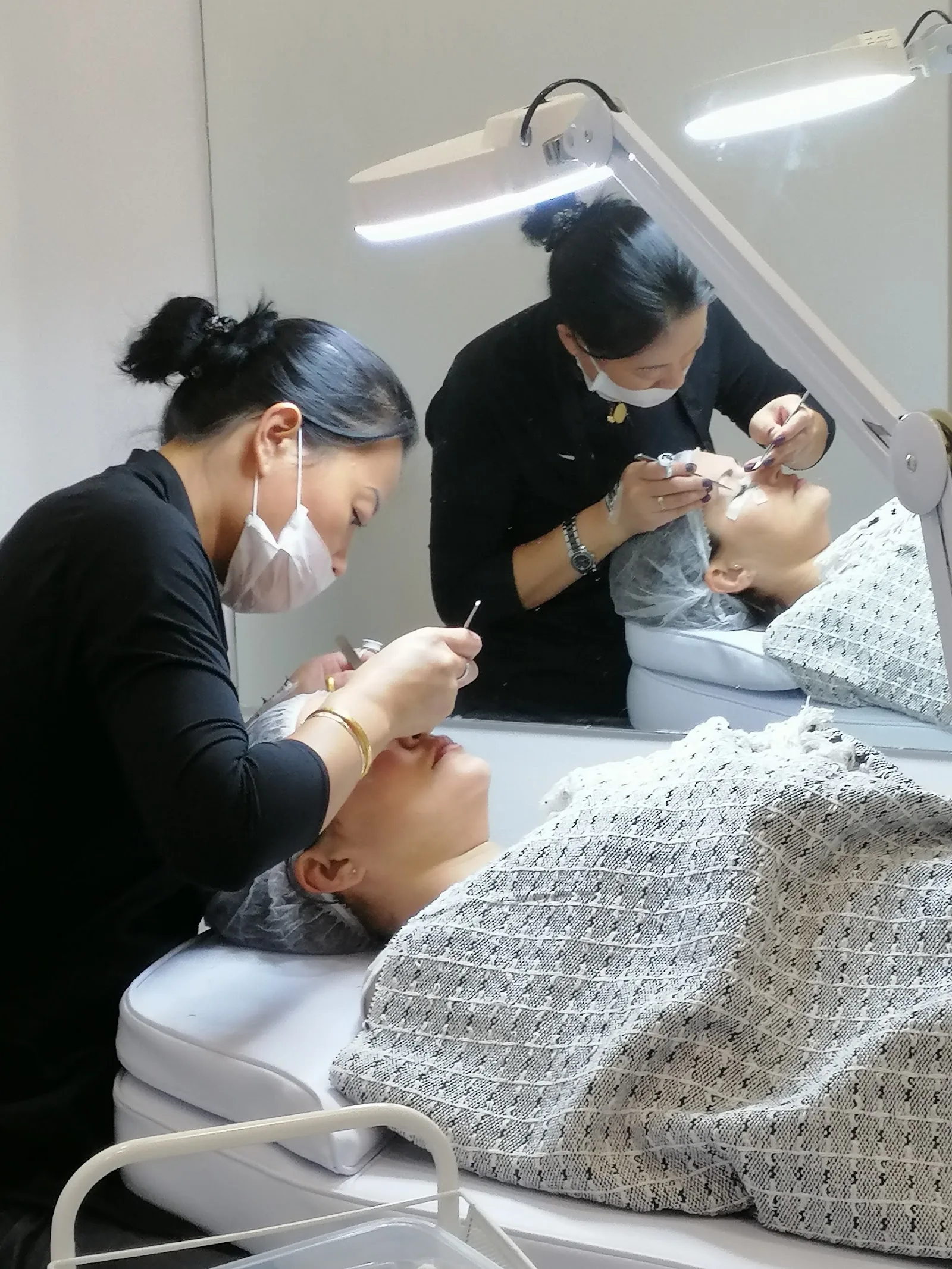 Clinica estetica Tu mirada. Celles, Ungles i Pestanyes. Centro de Medicina Estética. Extensiones de Pestañas. Microblading/Micropigmentación. en Barcelona